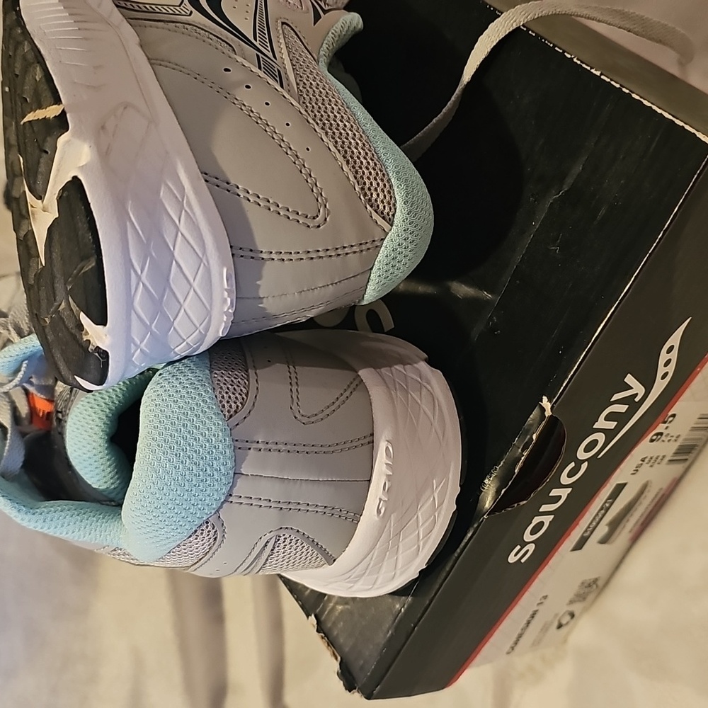 Saucony Cohesion 13 Grey/Mint Womans Athletic Shoes 9.5 Excellent Condition - Picture 4 of 7
